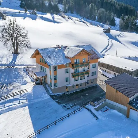 لاندهاوس بيرجيت *